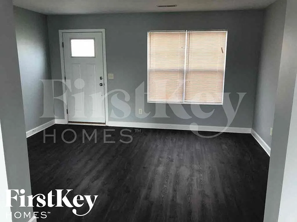 3 bed, 2.5 bath, 1604 sqft, $2,570 — Photo 2