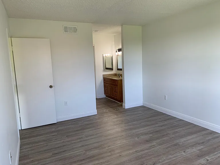 281 W Park Dr #2 — Photo 25