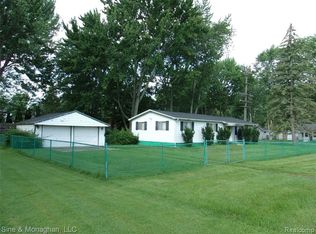 829 Columbia St, Algonac, MI 48001