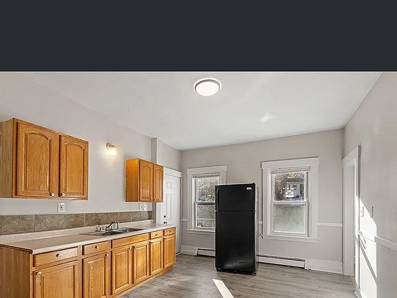 4th image of 32 Birch St Floor 1