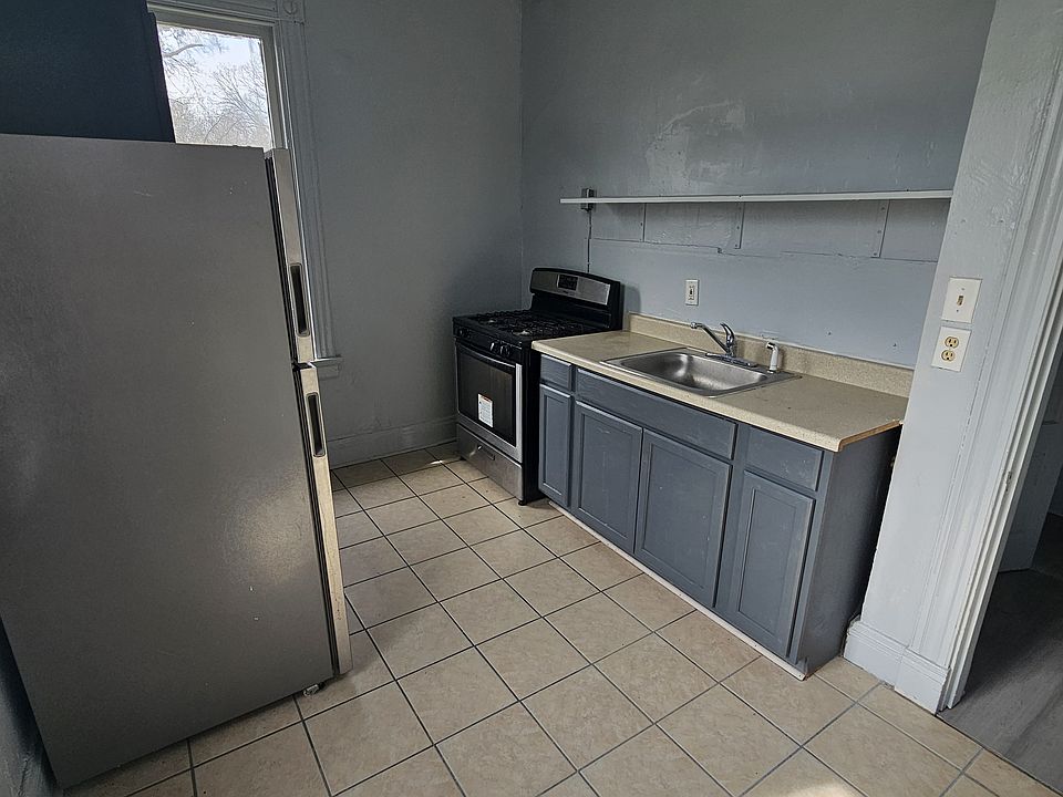 1st image of 633 Hawthorne Ave #2