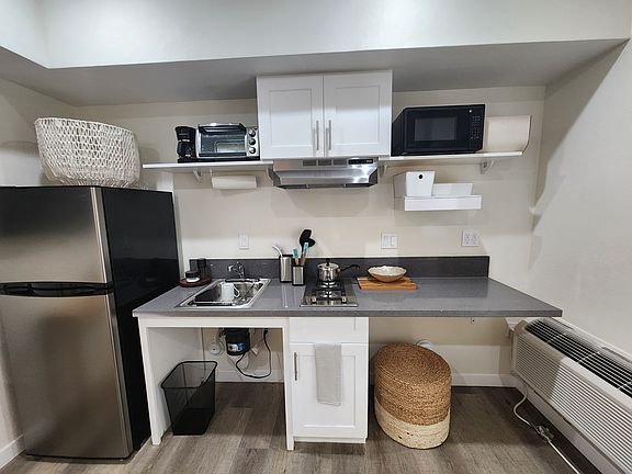 5th image of 228 1/2 N Soto St #102