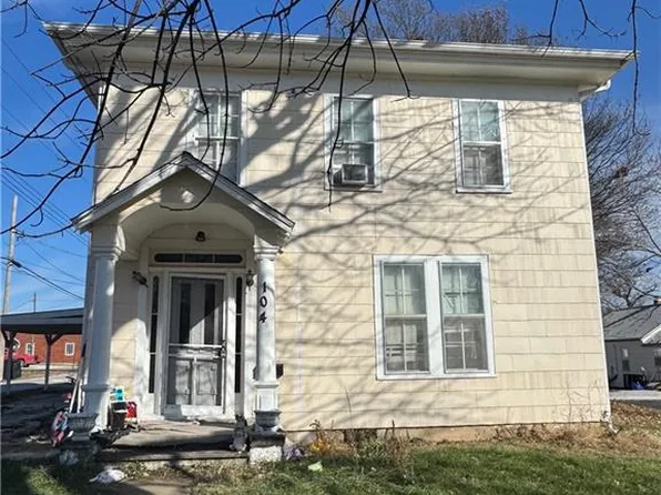 104 E Colt St, Windsor, MO 65360