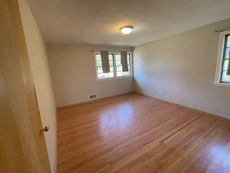 6015 Newton Ave S — Photo 15