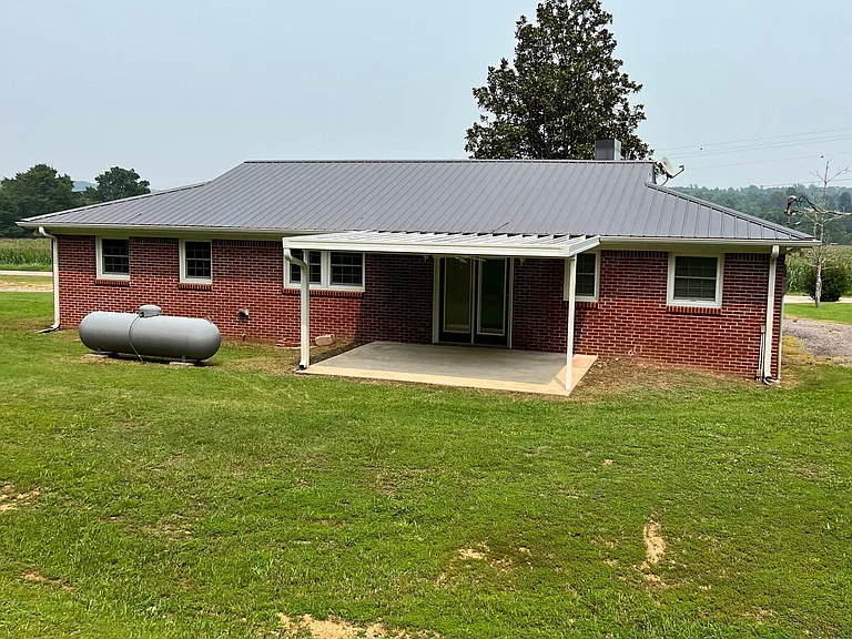 1027 Briar Pond Rd — Photo 2
