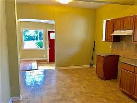 4th image of 1303 Saux Ln
