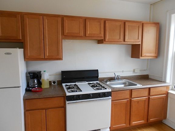 4th image of 1755 W Albion Ave APT 3B