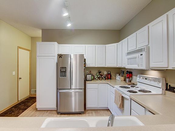 5th image of 3128 Juniper Ln APT B