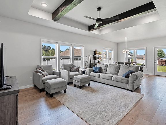 5th image of 2066 Fescue Way