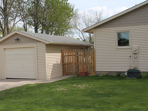 2nd image of 701 Meadowlark Ave
