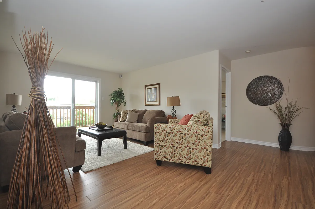 Building Photo - 634 Parkland Dr #302