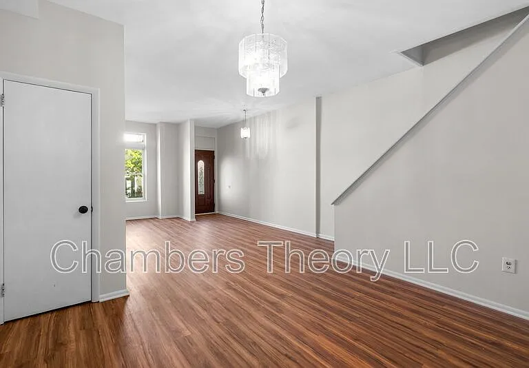 1309 Emerald St NE — Photo 10