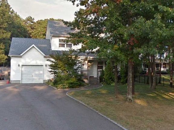 2nd image of 34 Kingsland Ave