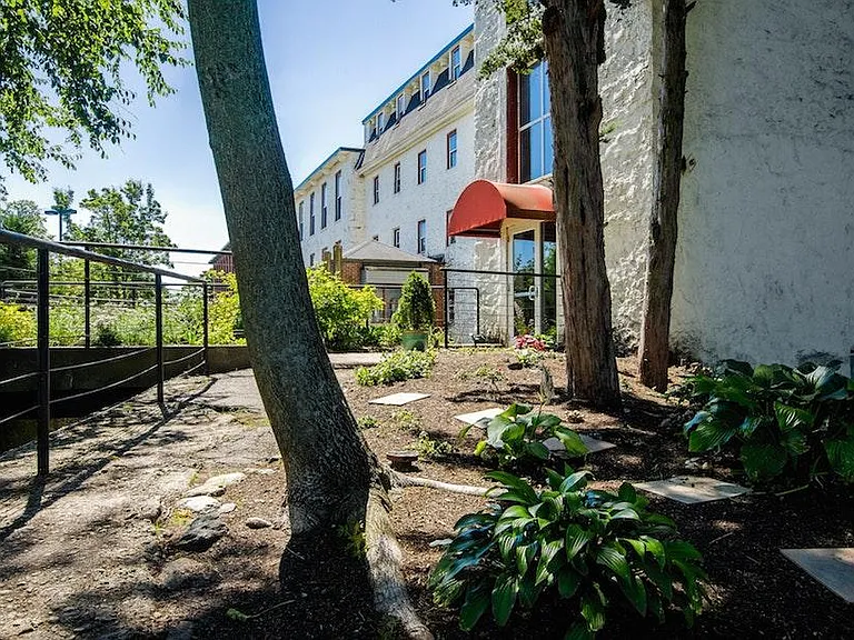 494 Woonasquatucket Ave — Photo 2