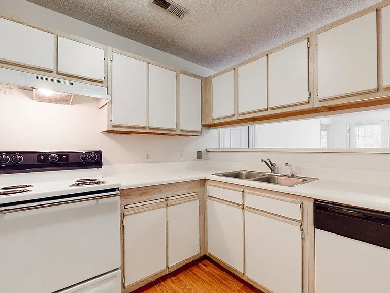 334 Brownlea Dr #6G — Photo 2