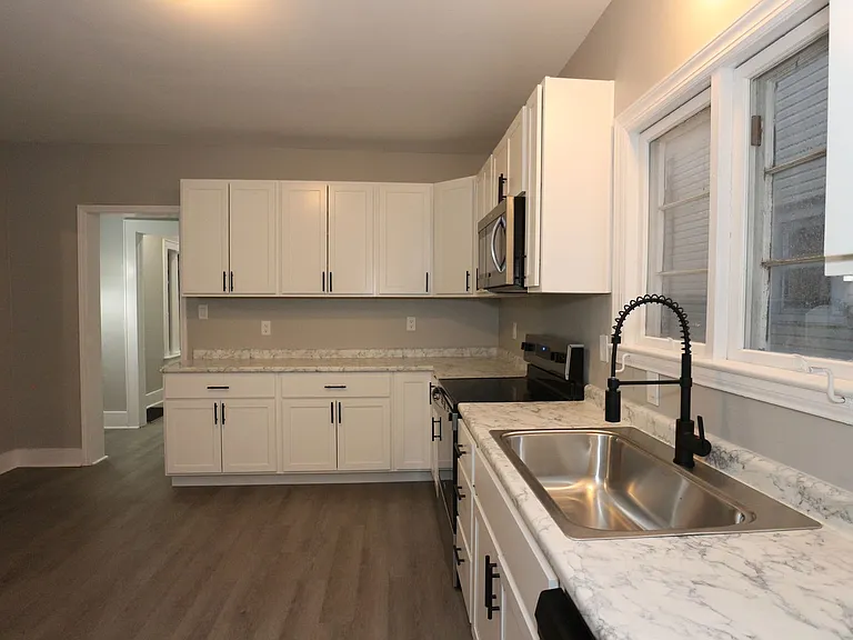 904 E Clinton St — Photo 9