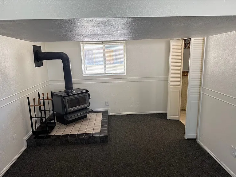 927 S 1635 W — Photo 2