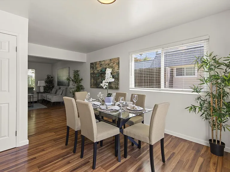 1811 Queen Victoria Way — Photo 8