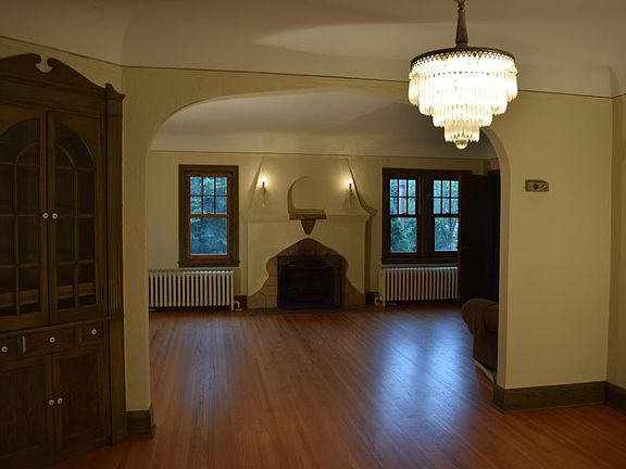 2nd image of 2915 W 43rd St