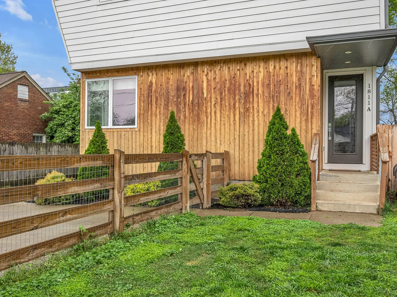 3 bed, 3.5 bath, 2224 sqft, $4,400 — Photo 3
