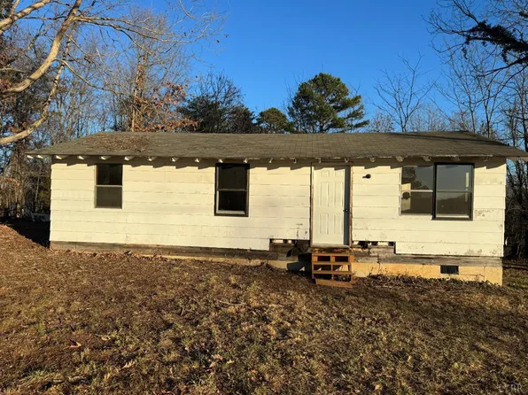 20 Woodruff Dr, Lynch Station, VA 24571