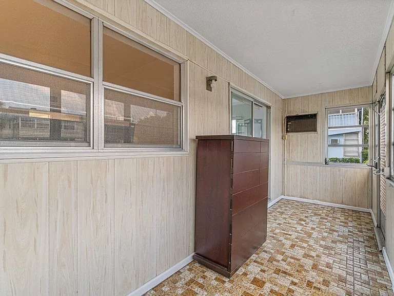 260 Brittany Ave #F — Photo 22