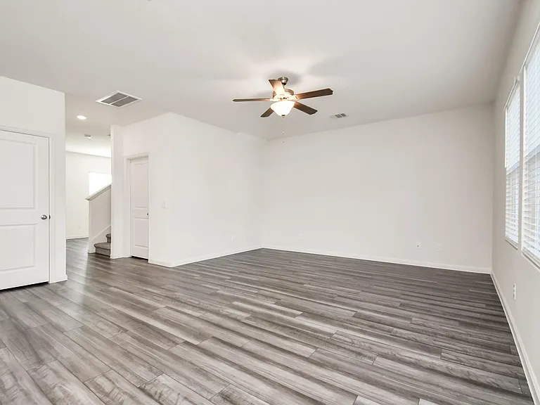 7802 Hightree Dr — Photo 17