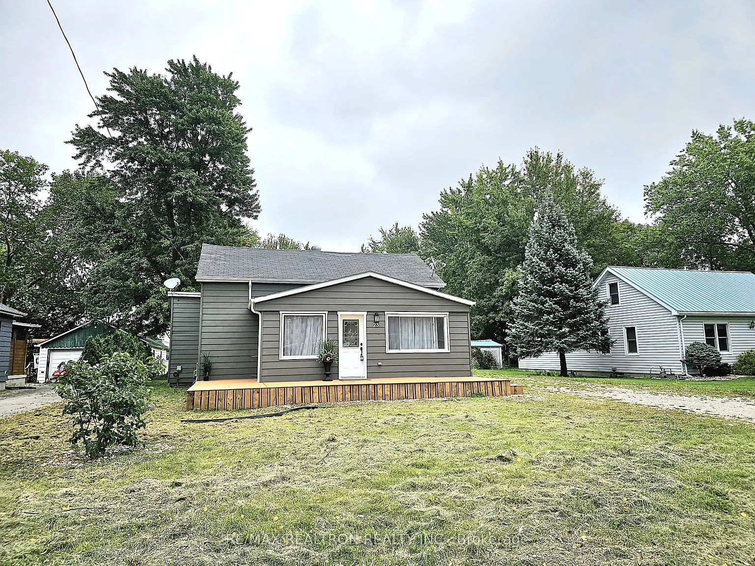 4 bed, $2,300 — Photo 2