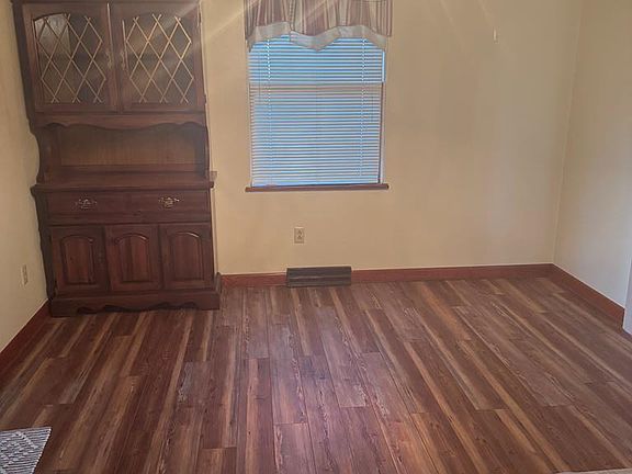 5th image of 2394 WAYNESBURG PIKE ROAD