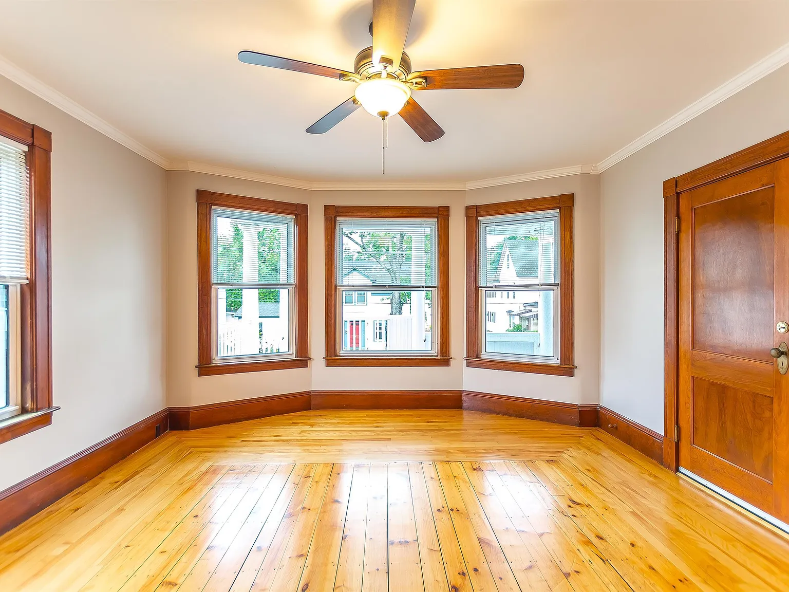 3 bed, 1.0 bath, 1750 sqft, $2,500 — Photo 4