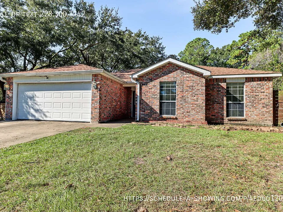 6205 Dove Ln