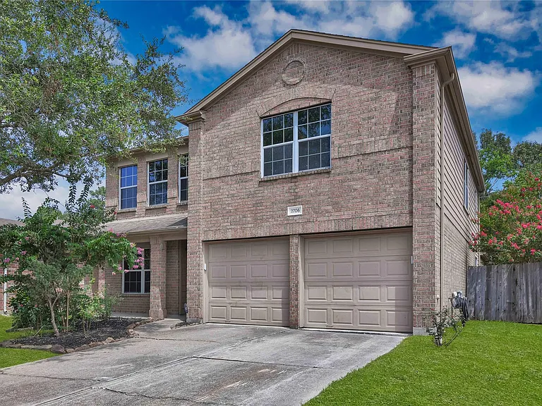 2706 Woodspring Forest Dr — Photo 2
