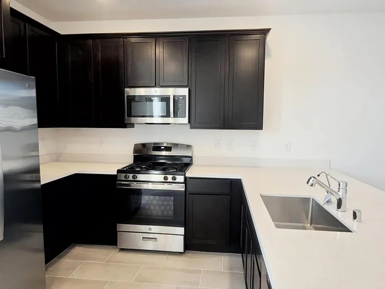 Sequoia Ridge Ave — Photo 1