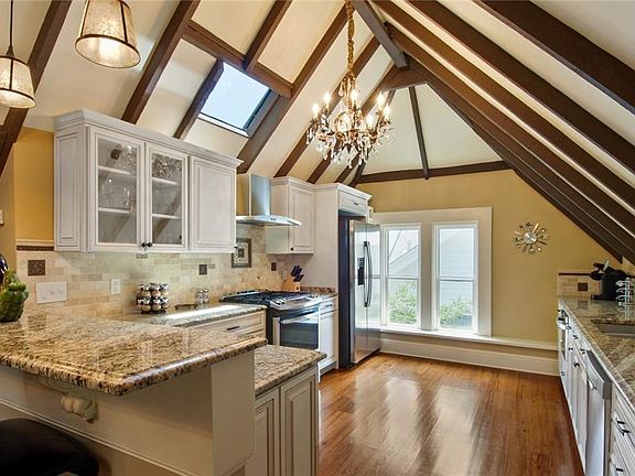 5th image of 1113A Peniston St