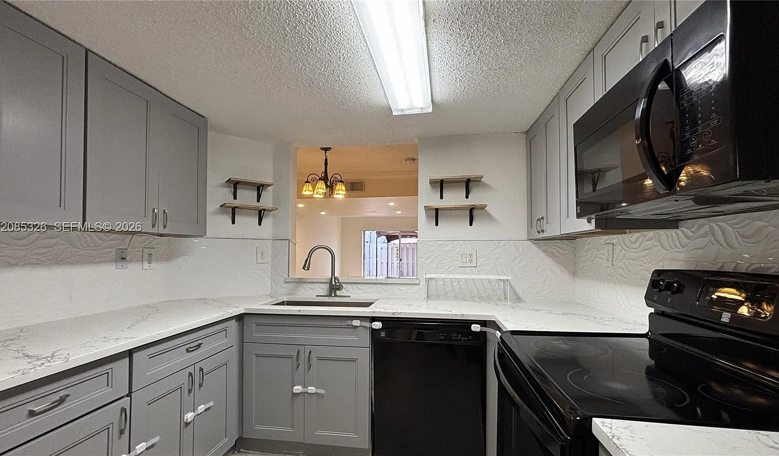 Marina Real Condo No 5 — Photo 1
