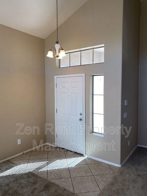 Building Photo - 2541 W Canyon Way