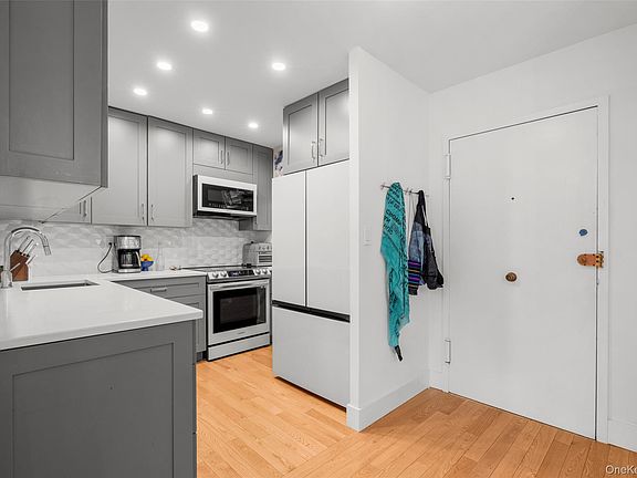 3rd image of 20 Old Mamaroneck Road #7G