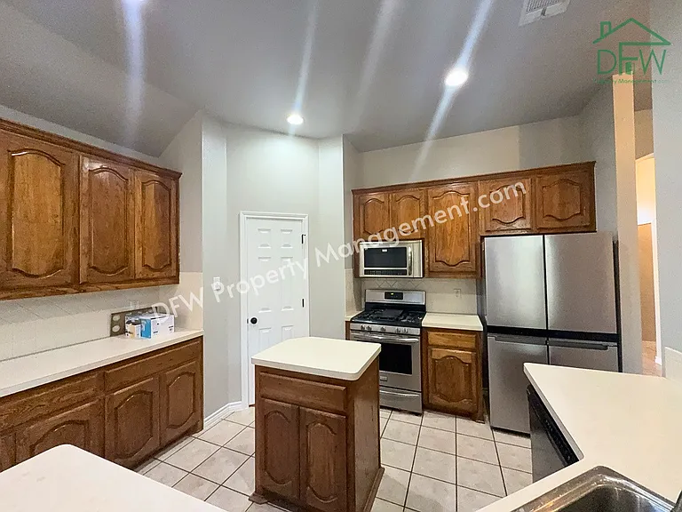 1541 Mountain Laurel Ln — Photo 5