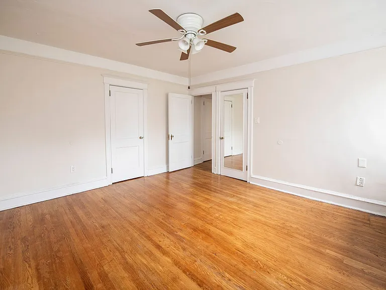 Upsal Gardens Apartments- Beautiful historical building with breathtaking charm! — Photo 32