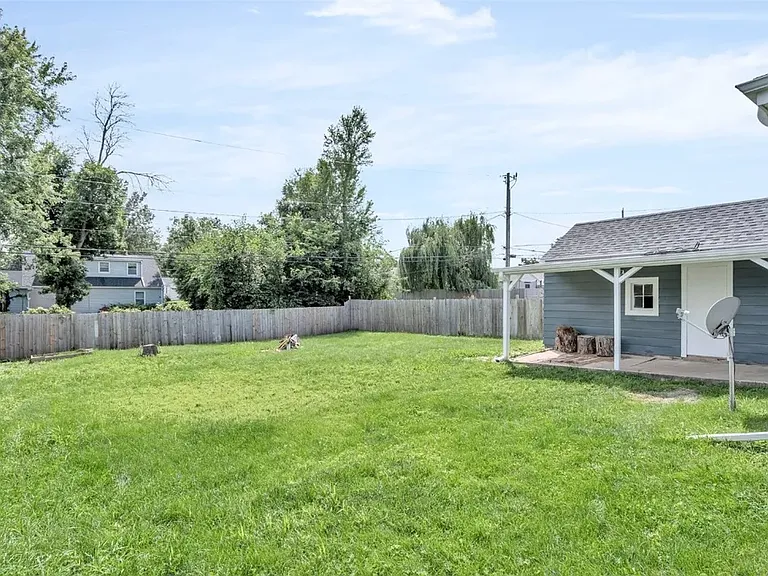 1049 Staub Ct NE — Photo 14