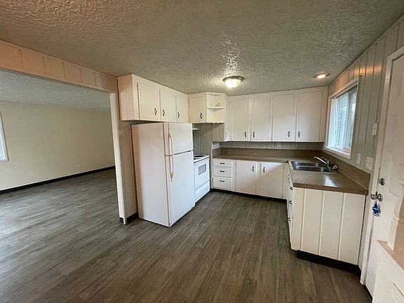3rd image of 554 NE Anderson St #554