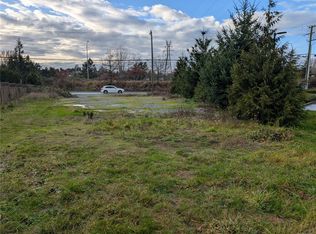 4225 Douglas St, Saanich, BC V8Z 3K8