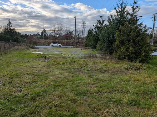 4225 Douglas St, Saanich, BC V8Z 3K8