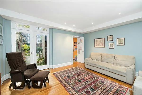Sold by Vandenberg | media 3