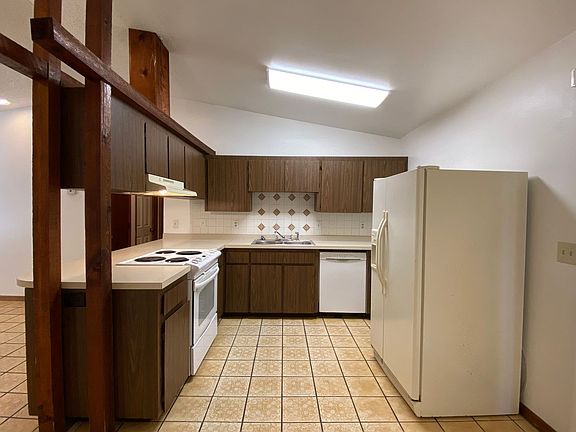 4th image of 587 Aulin Ave
