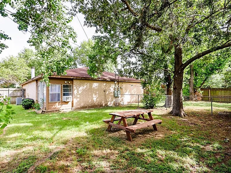 617 San Benito Ct — Photo 11