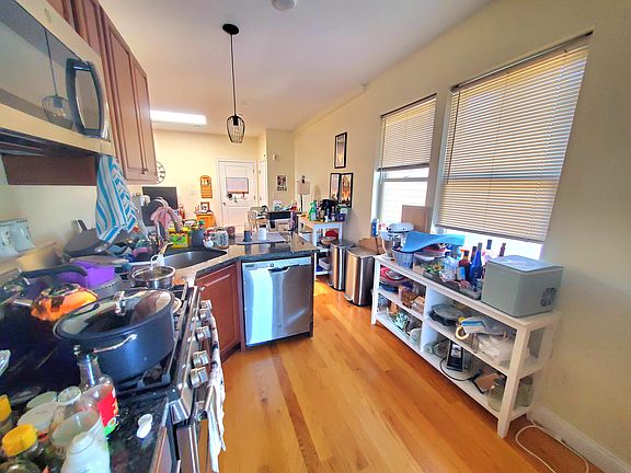 5th image of 549 Washington St #5
