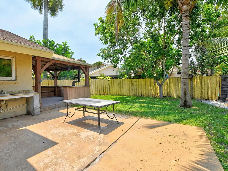 7813 Kenway Pl W — Photo 37