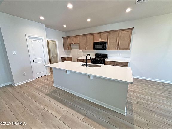 5th image of 111 Wickham St