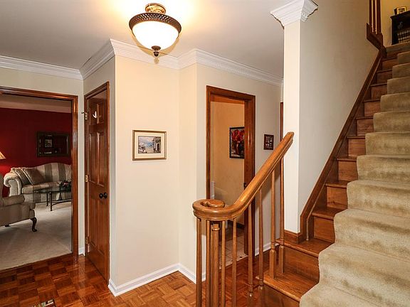 4th image of 995 Duxbury Ct